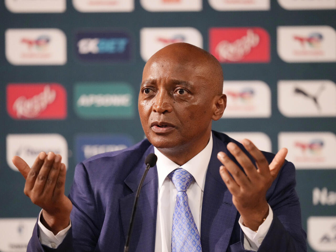 Sénégal : la visite de Patrice Motsepe sur fond de tensions avec la CAF après une décision controversée