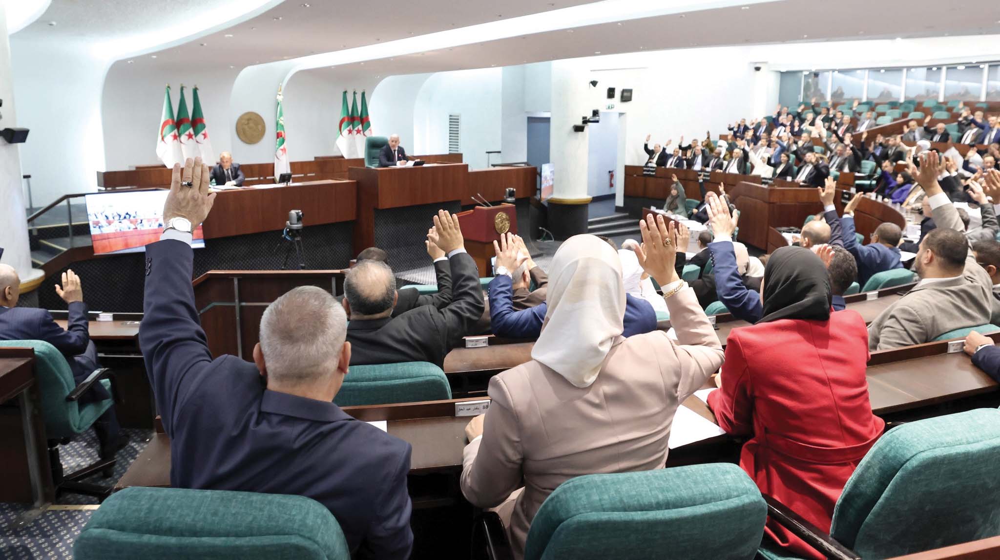 Algérie : le projet de révision de la Constitution en examen au Parlement ravive le débat sur l’équilibre des pouvoirs