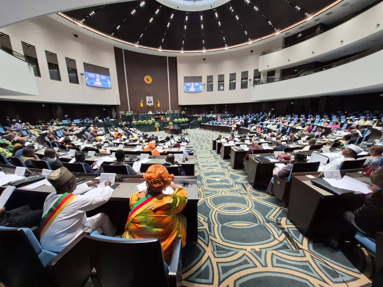 Cameroun : un projet de loi sur les mandats municipaux suspendu, une réforme controversée qui relance le débat démocratique